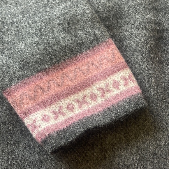 Gorgeous sweater - Picture 2 of 4